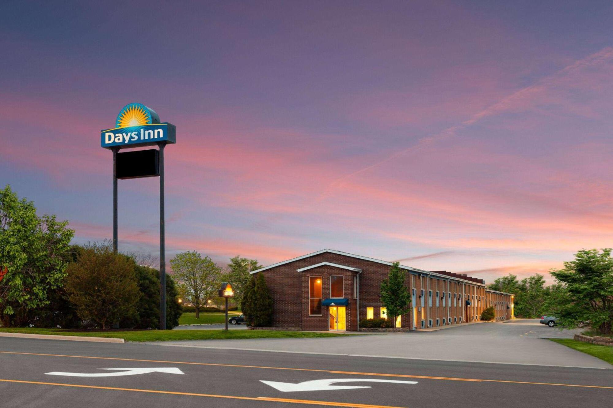 Days Inn By Wyndham Rockford I-90 Casino District Exterior foto